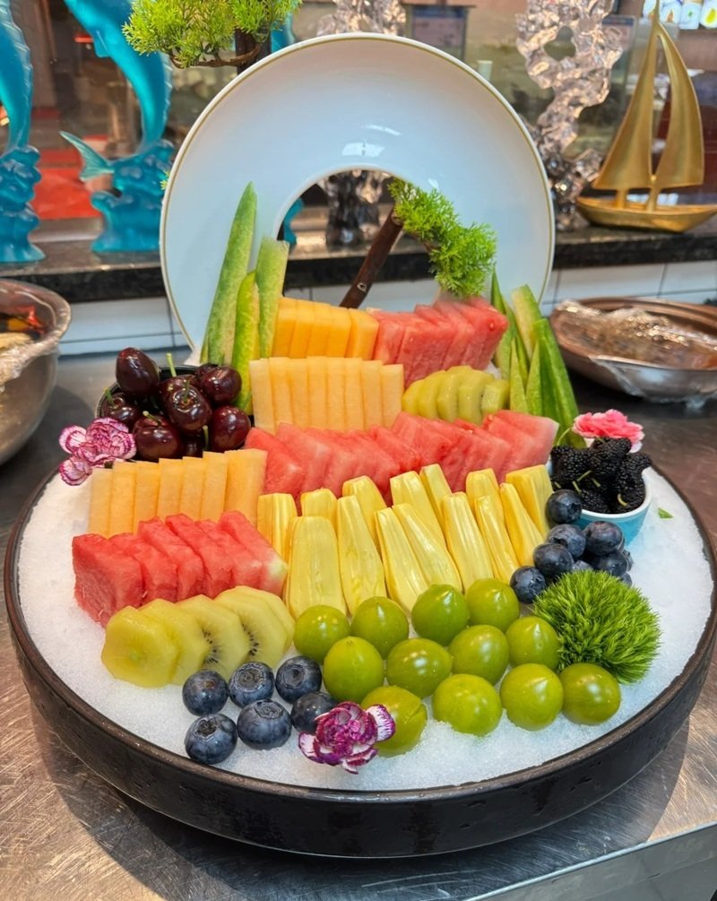 trang trí dĩa trái cây bàn tiệc 36