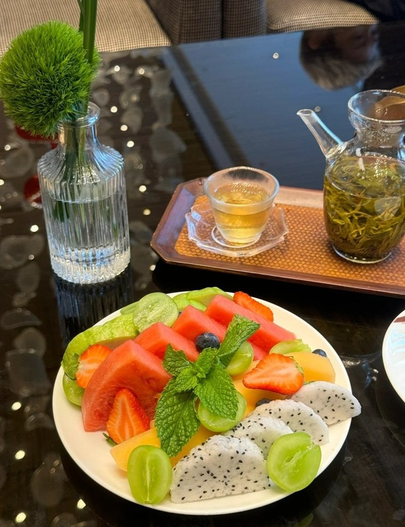 trang trí dĩa trái cây bàn tiệc 41