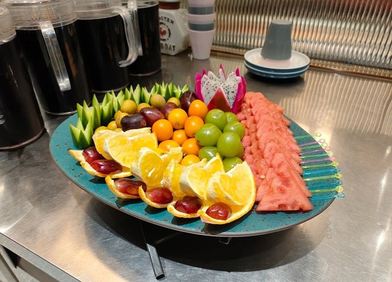 trang trí dĩa trái cây bàn tiệc 7