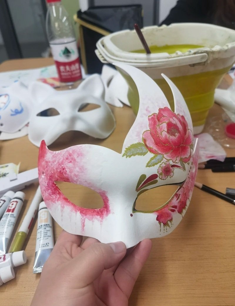 trang trí mặt nạ 30