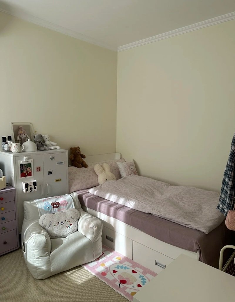 trang trí phòng ngủ nhỏ cho nữ 27