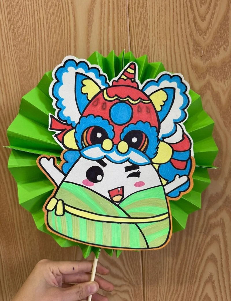 trang trí quạt giấy lớp 8 đơn giản 15