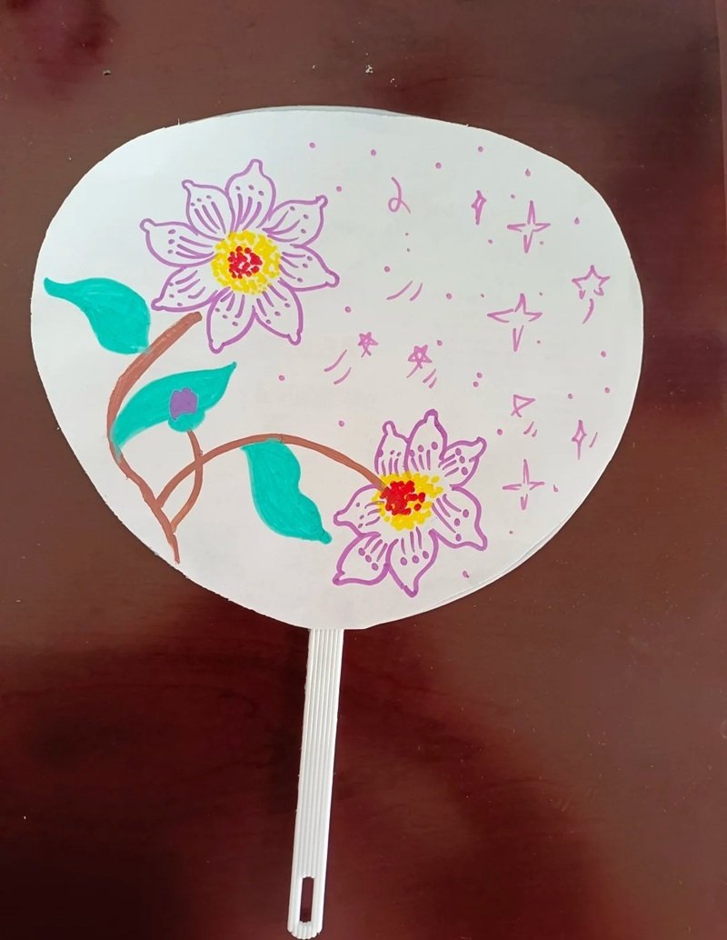 trang trí quạt giấy lớp 8 đơn giản 19