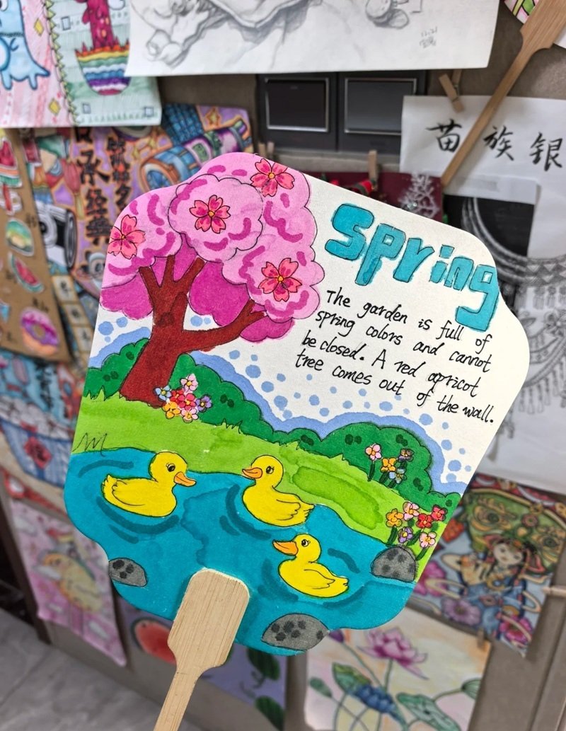 trang trí quạt giấy lớp 8 đơn giản 2