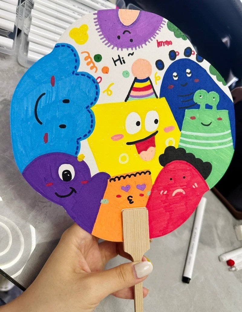 trang trí quạt giấy lớp 8 đơn giản 4