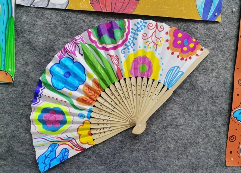 trang trí quạt giấy lớp 8 đơn giản 6