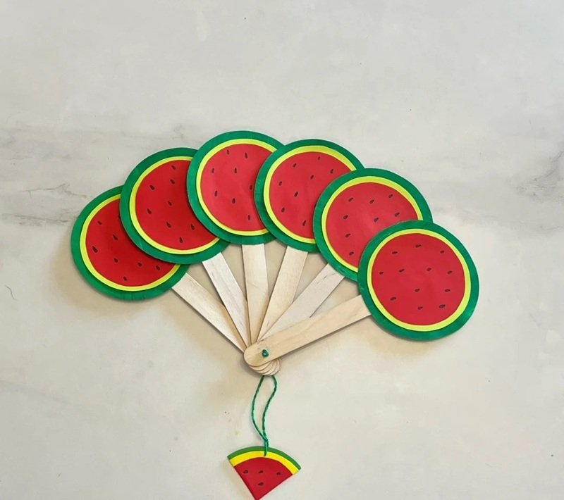 trang trí quạt giấy lớp 8 đơn giản 8