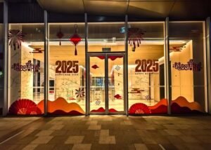 trang trí tết trên cửa kính 2025 cho công ty 20