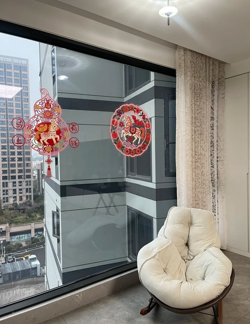 trang trí tết trên cửa kính 2025 cho công ty 25