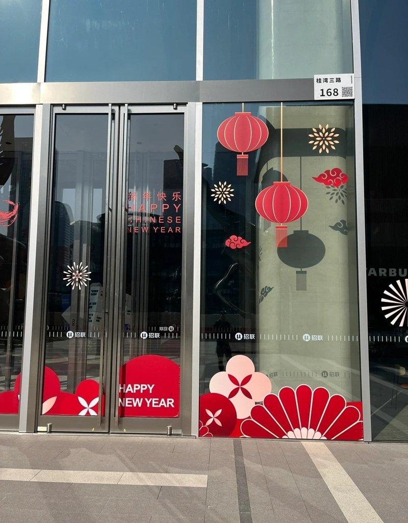 trang trí tết trên cửa kính 2025 cho công ty 31