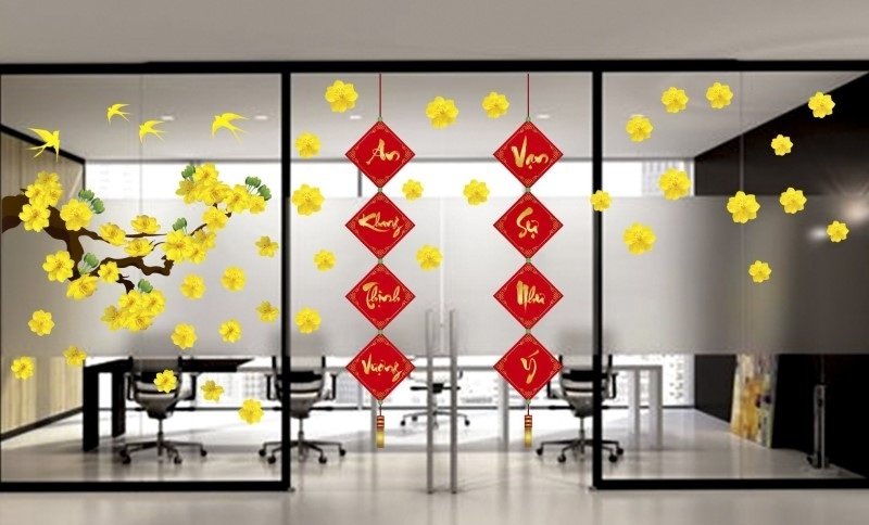 trang trí tết trên cửa kính 2025 cho khách sạn 1