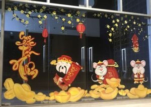 trang trí tết trên cửa kính 2025 cho khách sạn 19