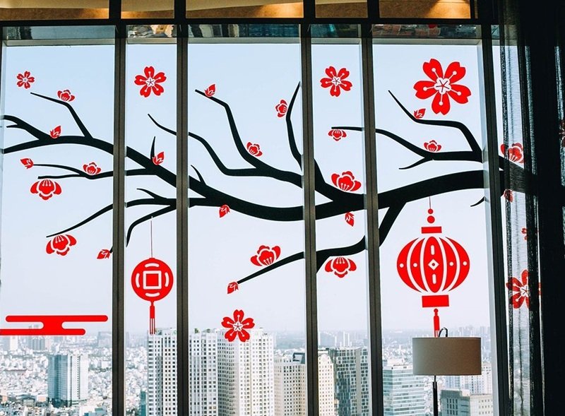 trang trí tết trên cửa kính 2025 cho khách sạn 5