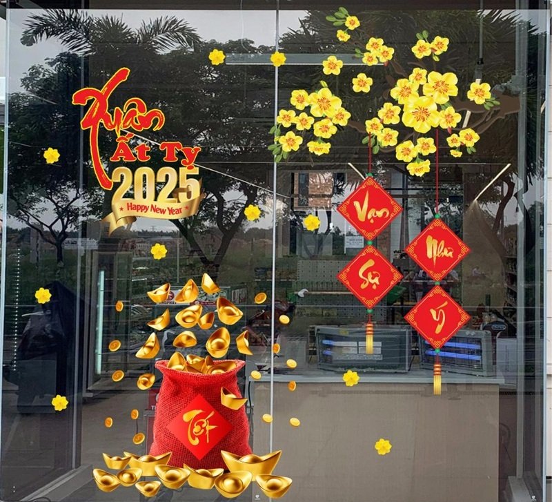 trang trí tết trên cửa kính 2025 cho khách sạn 9