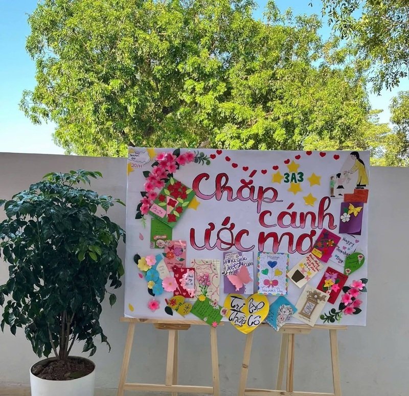 vẽ trang trí đầu báo tường