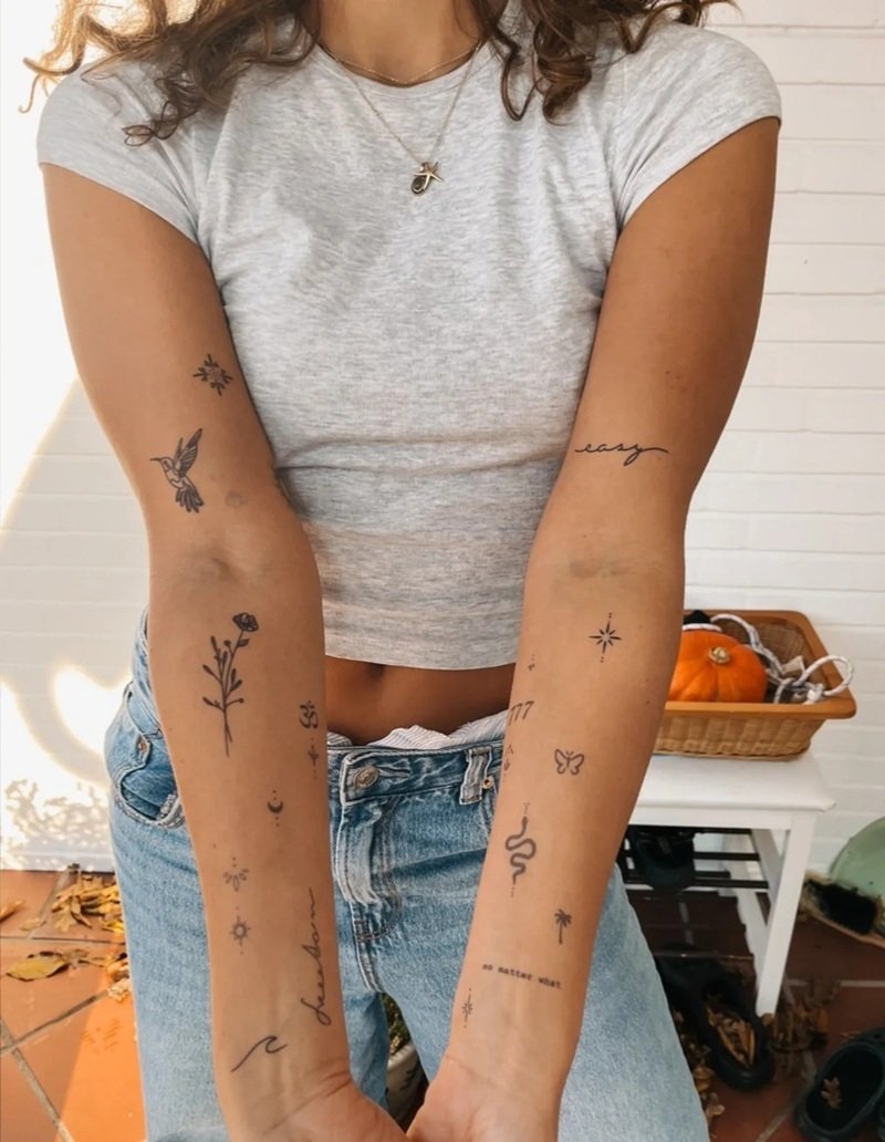xăm chữ bắp tay nữ 17