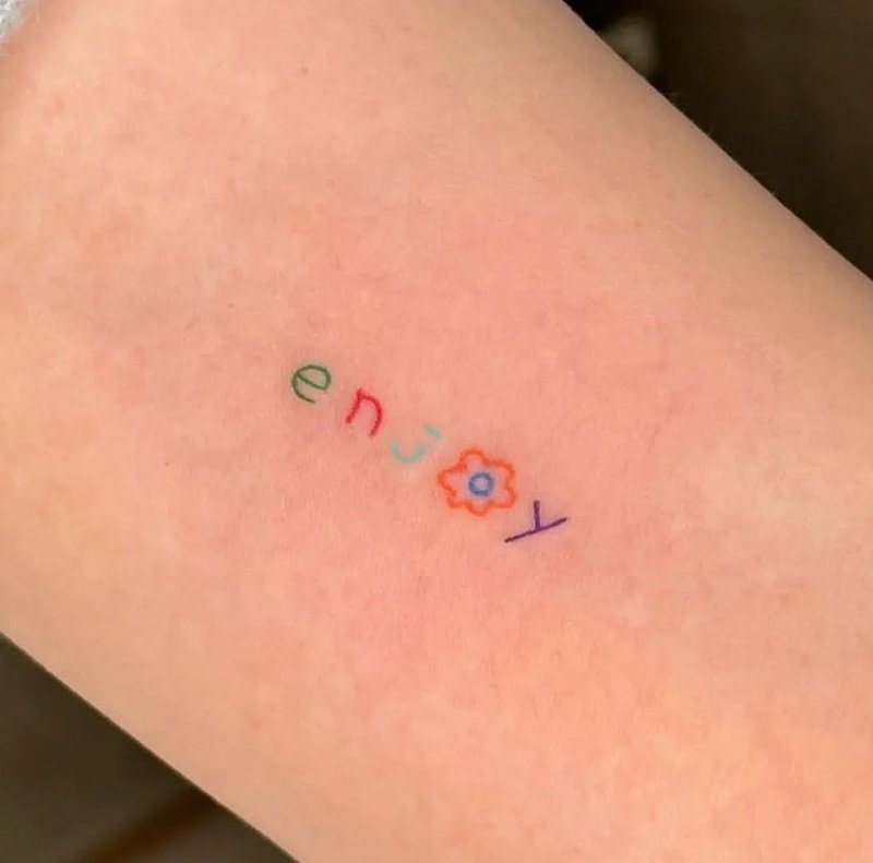 xăm chữ bắp tay nữ 19