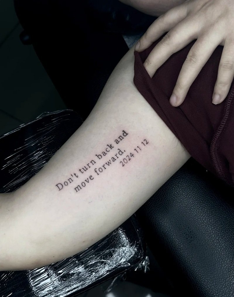 xăm chữ bắp tay nữ 24