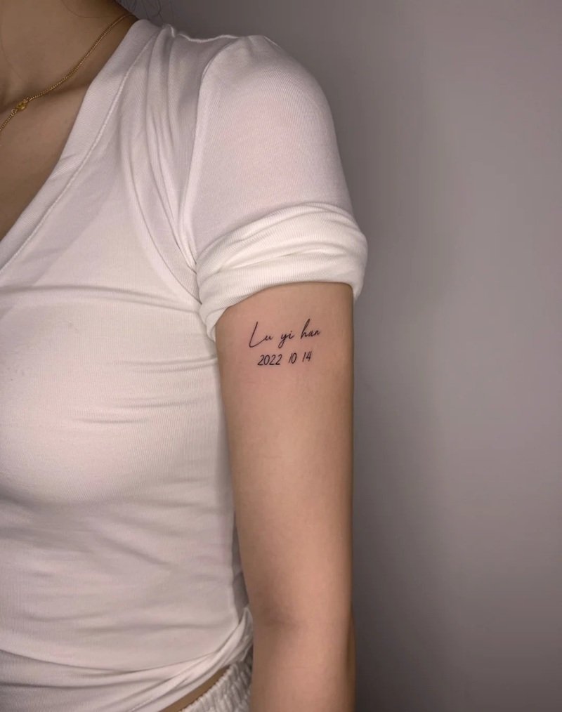 xăm chữ bắp tay nữ 38