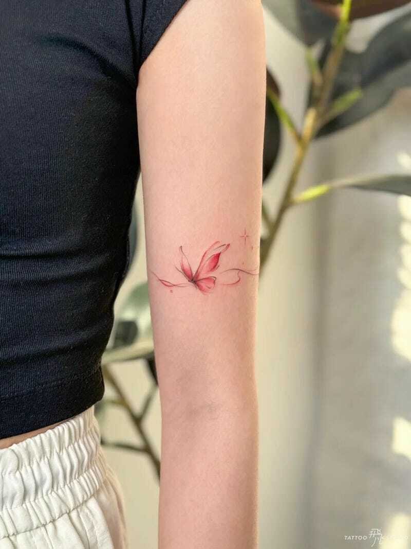 Xăm chữ bắp tay nữ ý nghĩa dành cho người yêu tattoo