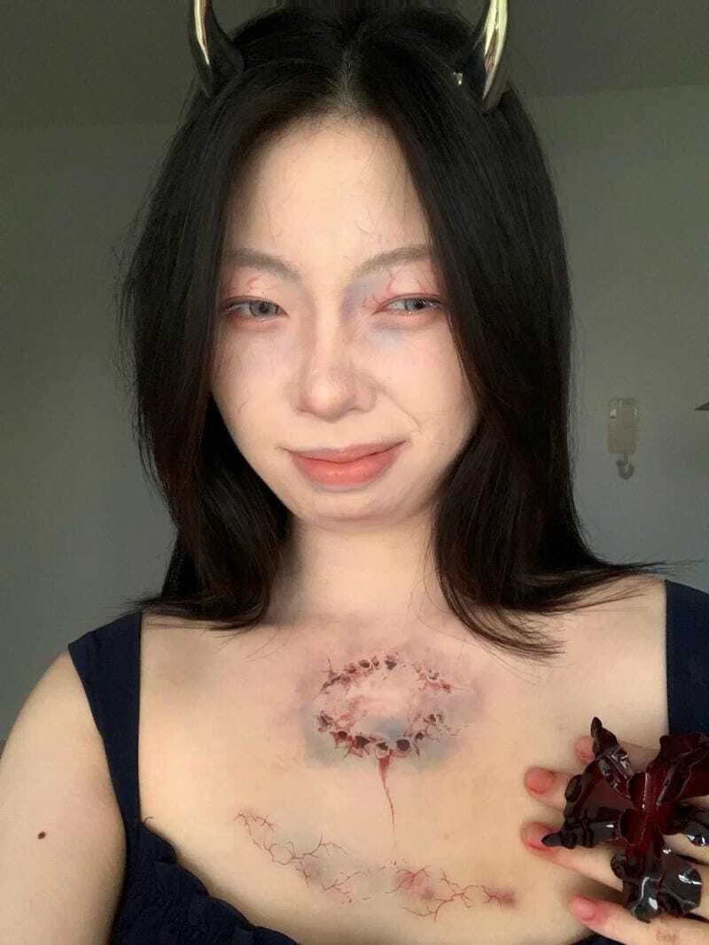 Hình xăm vú hoa lá nhẹ nhàng dành cho phái nữ