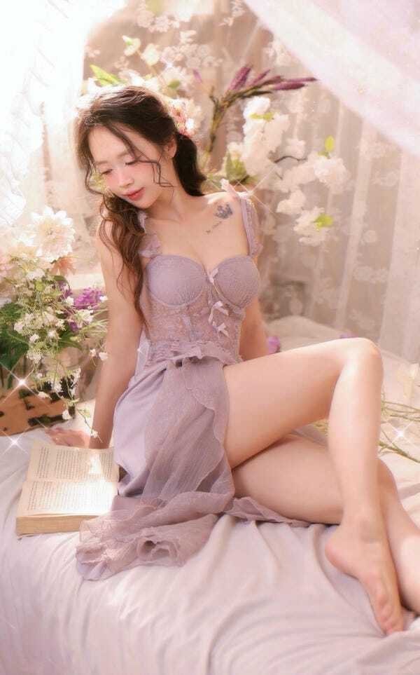 Gái xinh 18+ nude trắng hồng trong tư thế gợi cảm