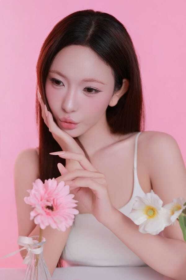 Gái xinh 18+ gợi tình pose khiêu khích