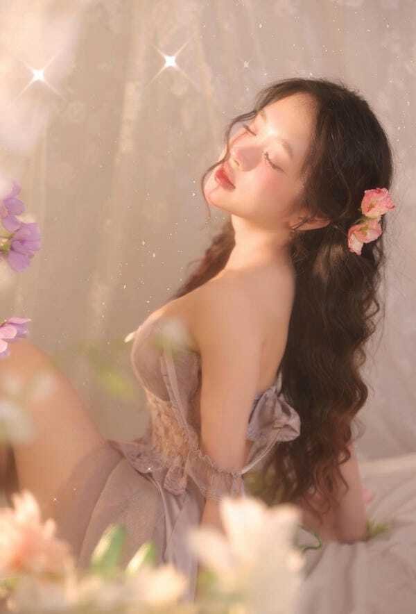 Ảnh gái xinh 18+ ngực đẹp đầy đặn mê hoặc