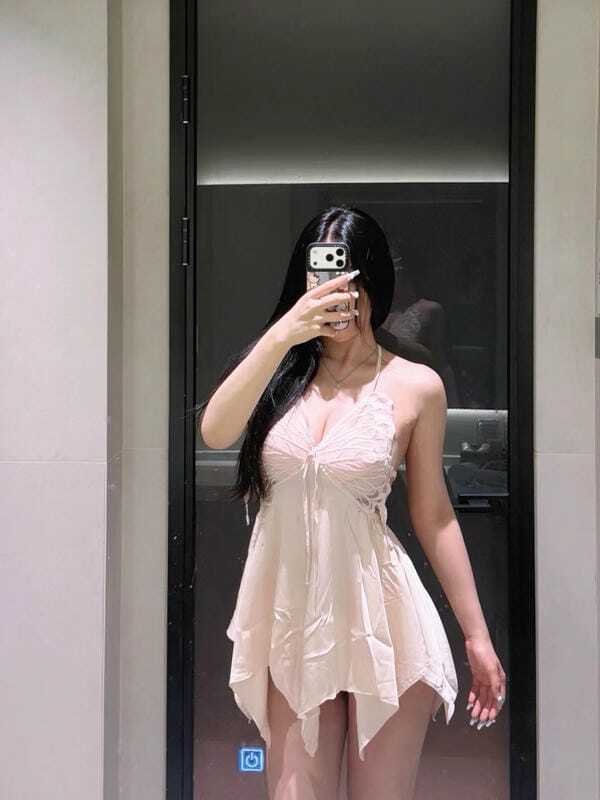 Gái Xinh Khoe Vú ấn tượng