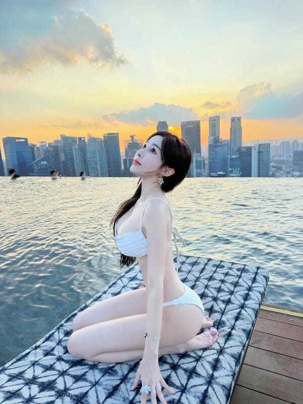 Khoảnh khắc gái xinh mặc bikini đầy sức sống