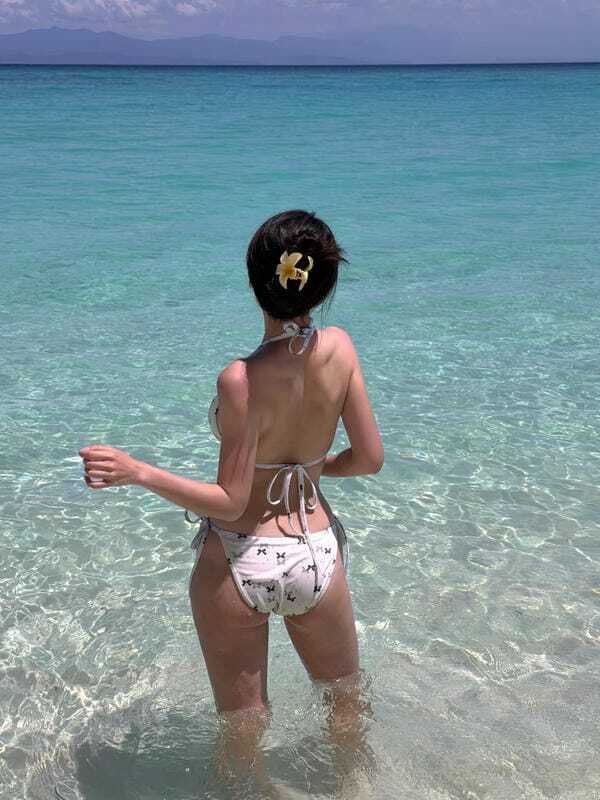 Ảnh gái xinh mặc bikini phong cách quyến rũ