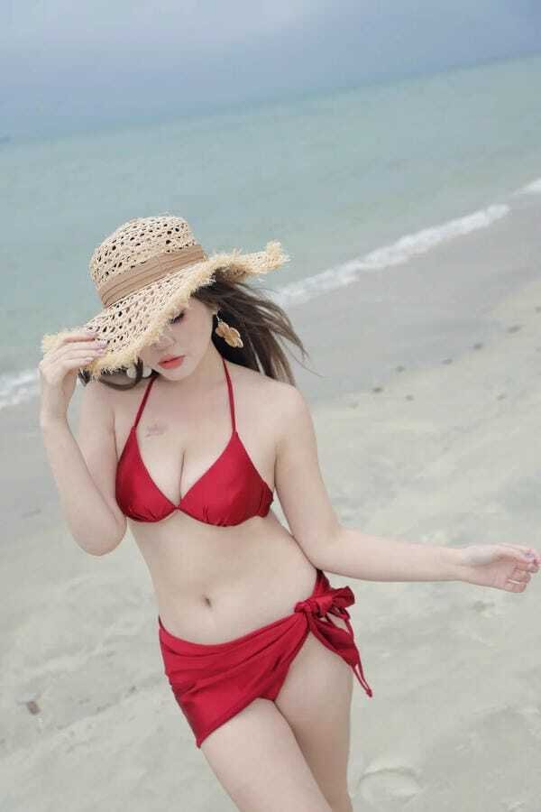 Hình cô gái diện bikini phong cách hiện đại