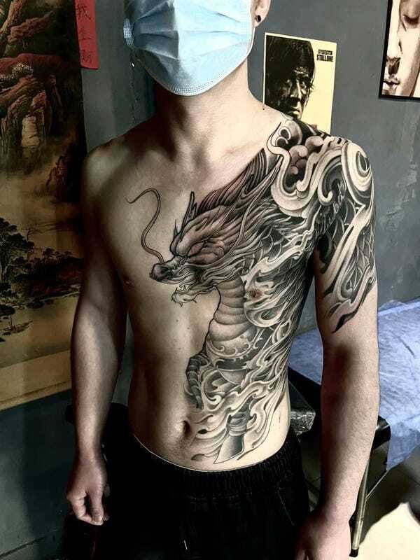 Hình xăm full bụng nam họa tiết đầu lâu độc đáo