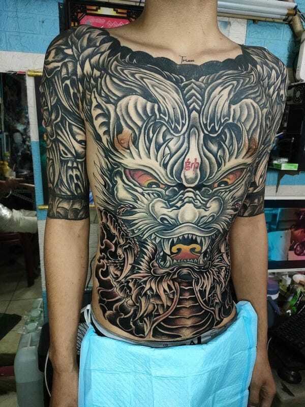Hình xăm full bụng nam kết hợp ngực đẹp