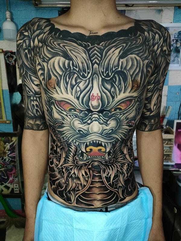 Hình xăm full bụng nam chi tiết sắc nét