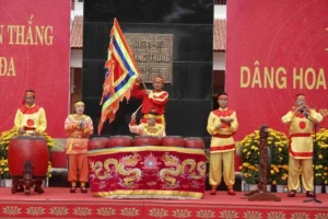 ai-la-anh-hung-ao-vai-co-ao-kham-pha-lich-su-hao-hung_508