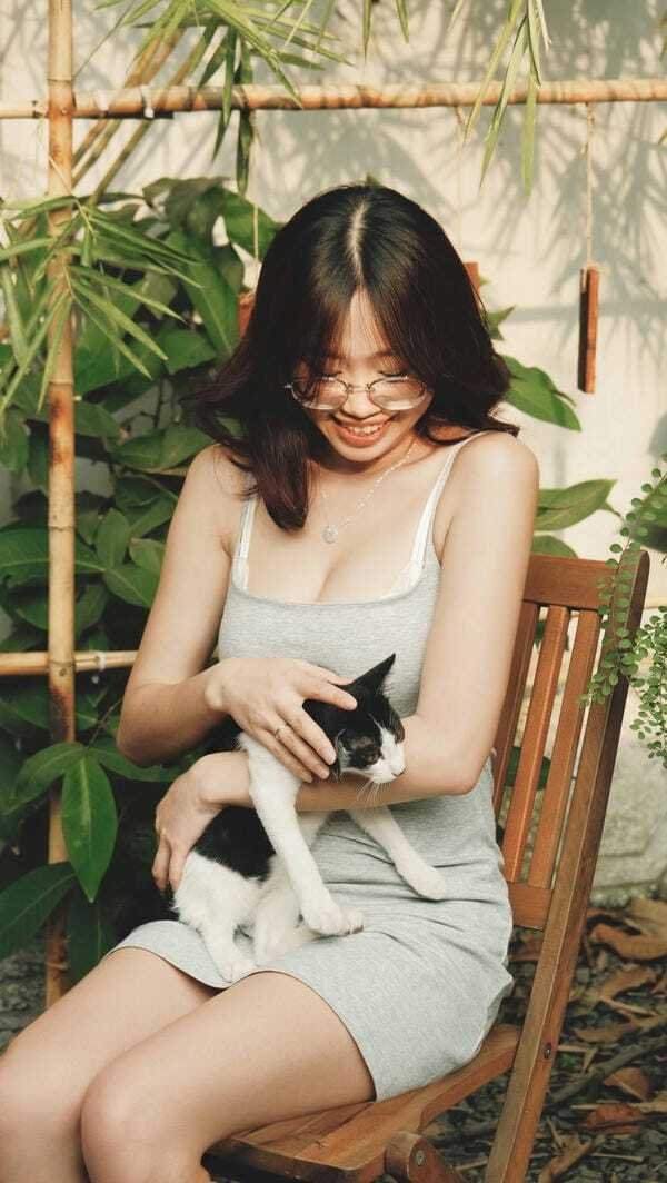 Gái Việt khoe vú căng mọng quyến rũ ngoài trời