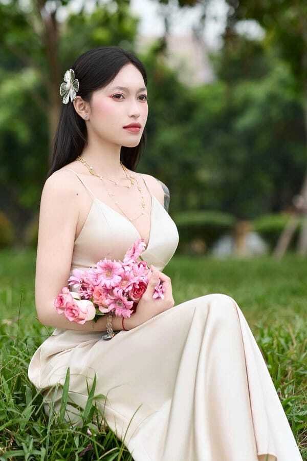 Ảnh gái Việt khoe vú sexy quyến rũ dưới ánh đèn