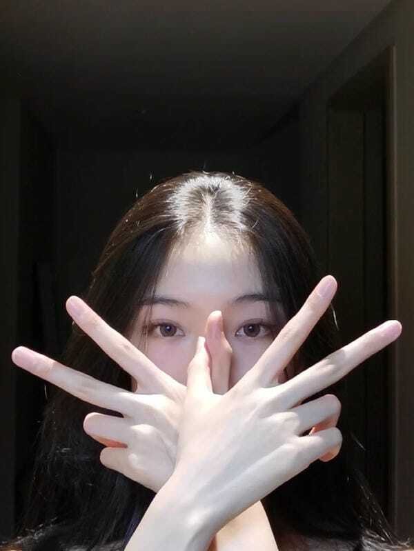 ảnh gái che mặt 18