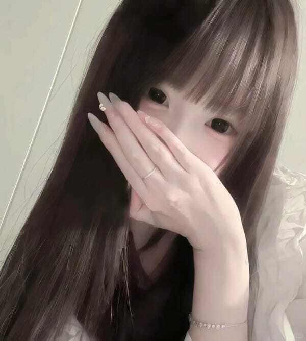 ảnh gái che mặt 30