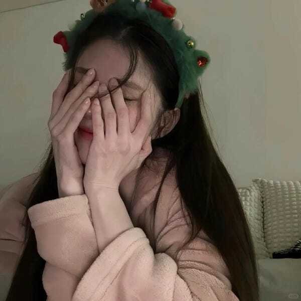 ảnh gái che mặt 7
