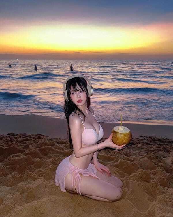 ảnh gái vú bự 24