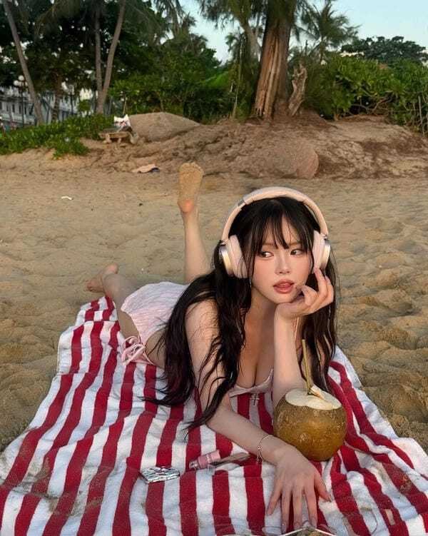 ảnh gái vú bự 27