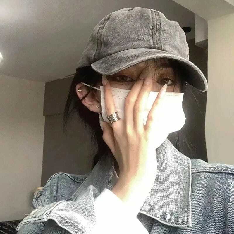 ảnh gái xinh che mặt 11