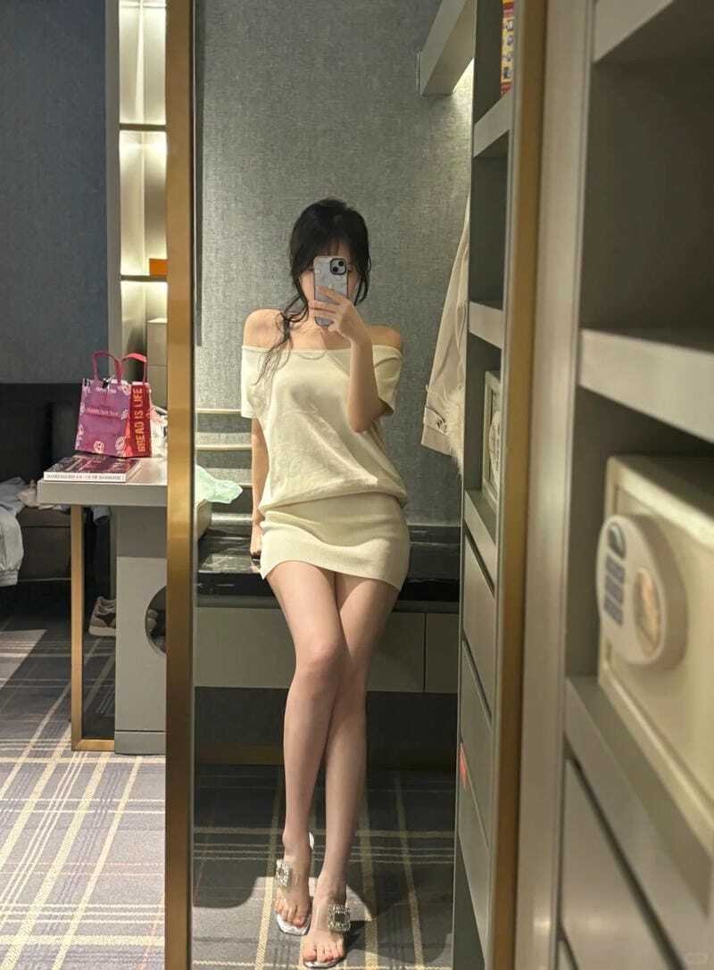 ảnh gái xinh che mặt 19