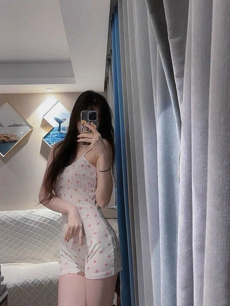 ảnh gái xinh che mặt 21