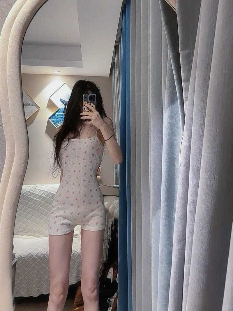 ảnh gái xinh che mặt 22