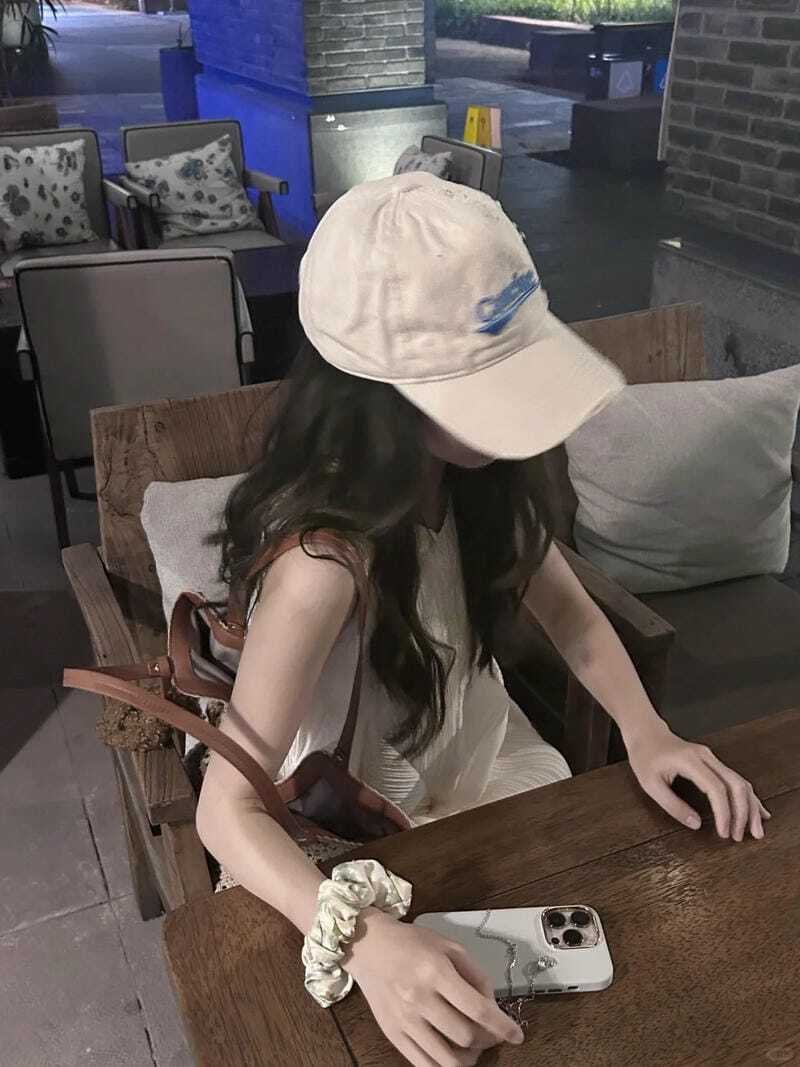 ảnh gái xinh che mặt 6