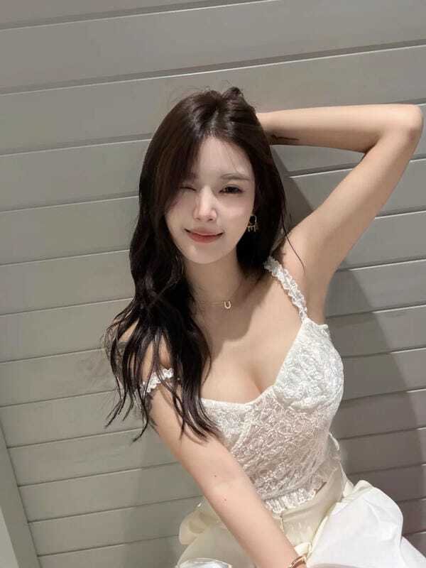 ảnh gái xinh khoe ngực