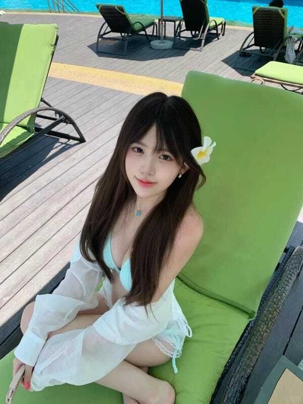 ảnh gái xinh mặc bikini 13
